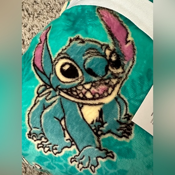 🌺Disney Stitch 2 Pack Throw Pillows, NWT - Picture 3 of 5